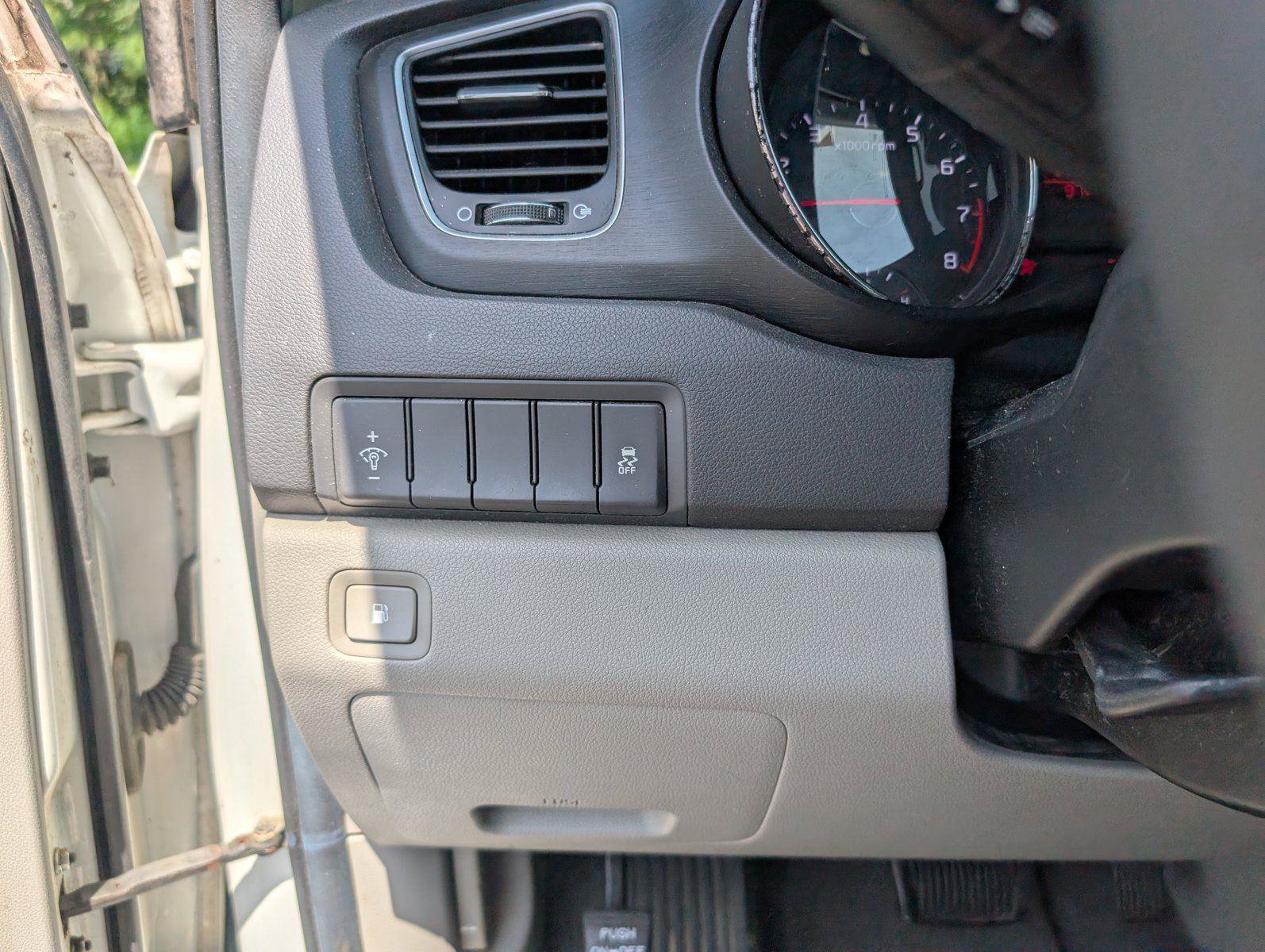 Used 2017 Kia Sedona LX FWD image 26