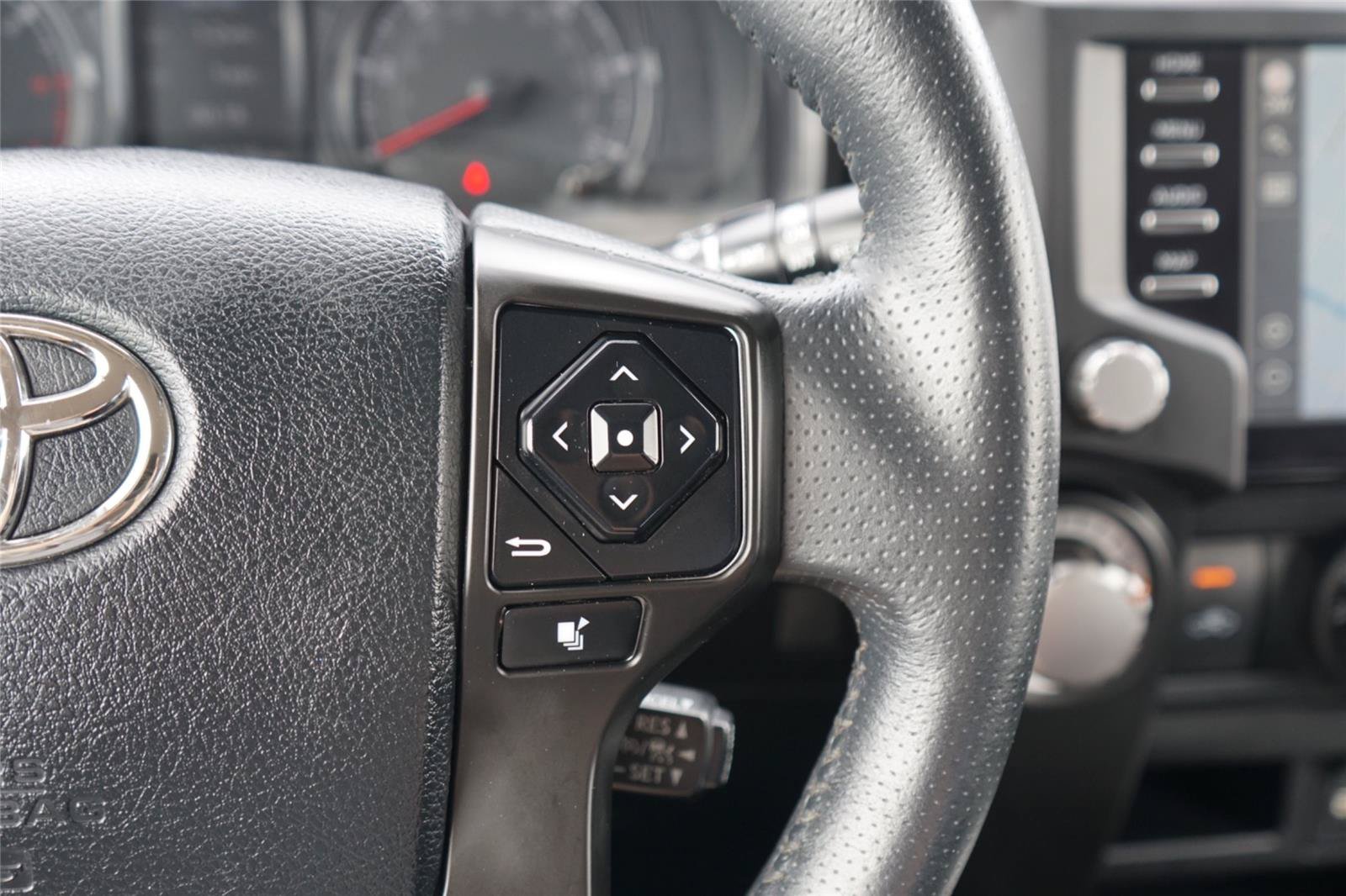 Used 2020 Toyota 4Runner SR5 Premium AWD/4WD image 17
