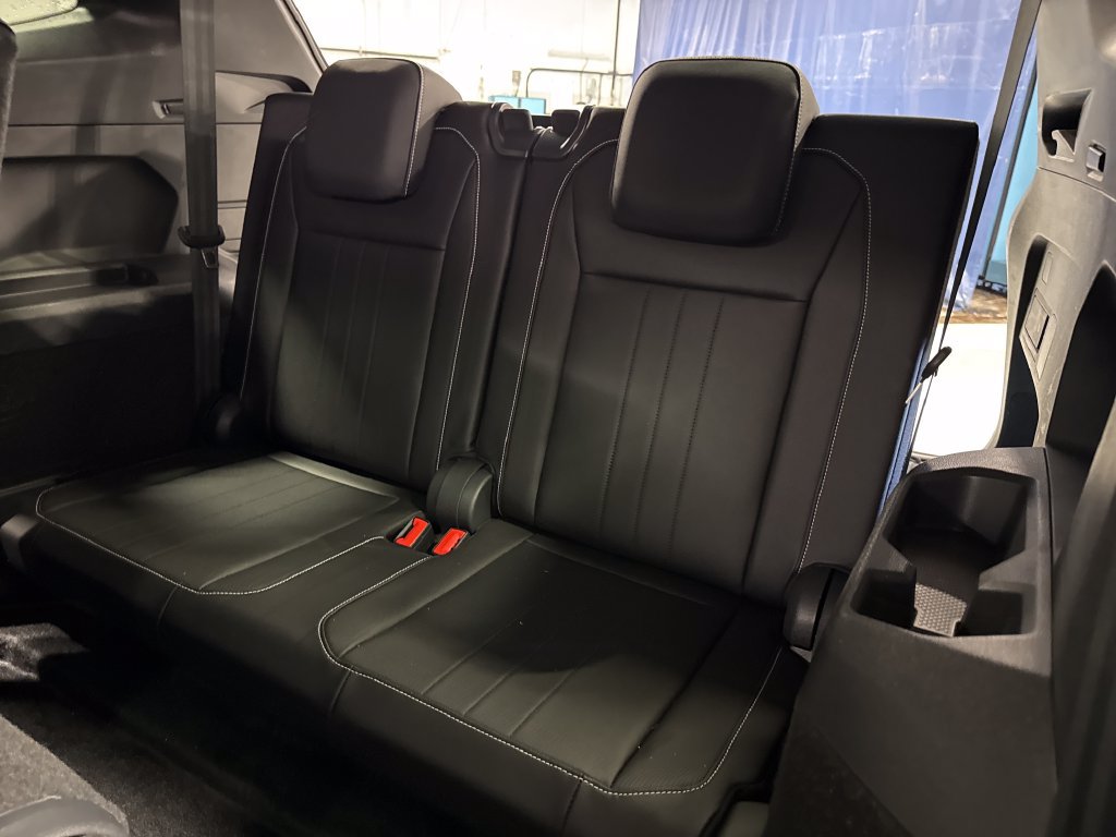 Used 2024 Volkswagen Tiguan SE R-Line FWD image 42