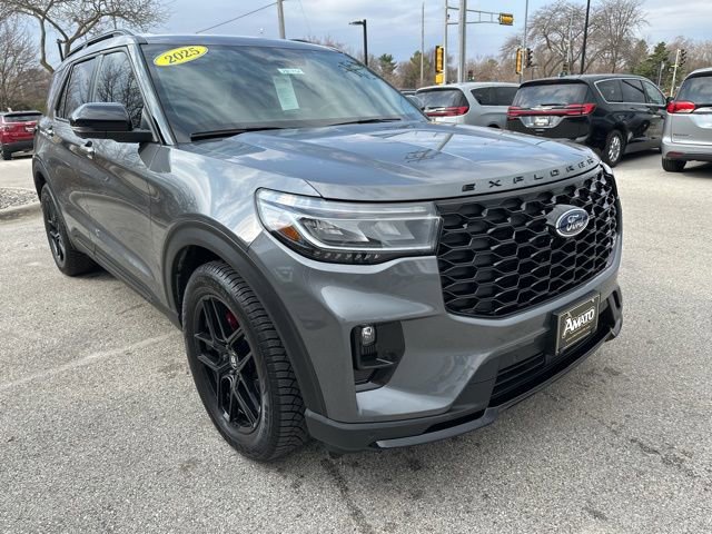 Used 2025 Ford Explorer ST AWD/4WD image 4