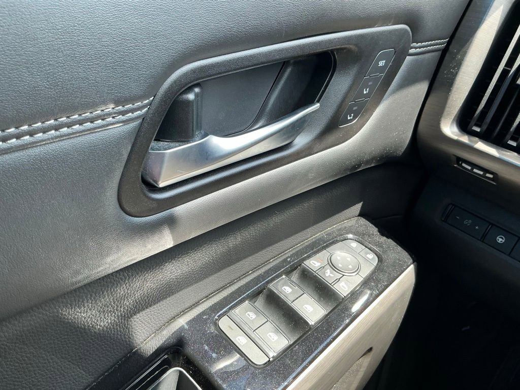 Used 2023 Nissan Pathfinder Platinum AWD/4WD image 17