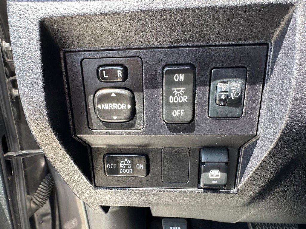 Used 2017 Toyota Tundra SR5 image 34