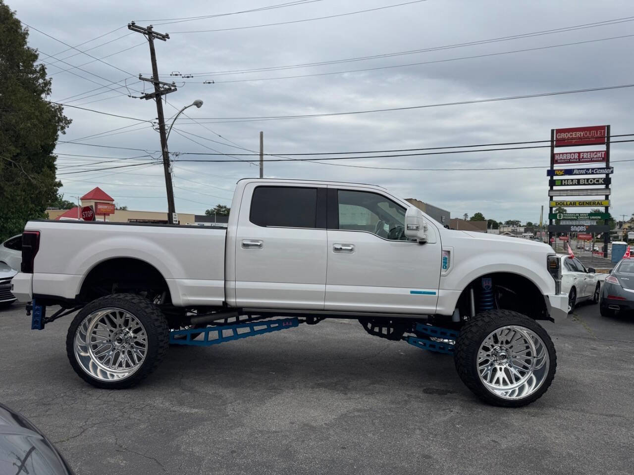 Used 2017 Ford F250 Platinum w/ Platinum Ultimate Package AWD/4WD image 8