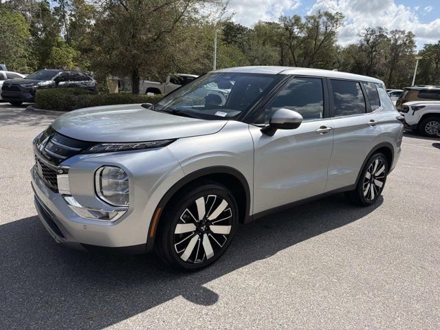 Used 2025 Mitsubishi Outlander SE FWD image 5