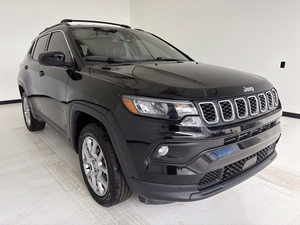 Used 2024 Jeep Compass Latitude AWD/4WD image 12