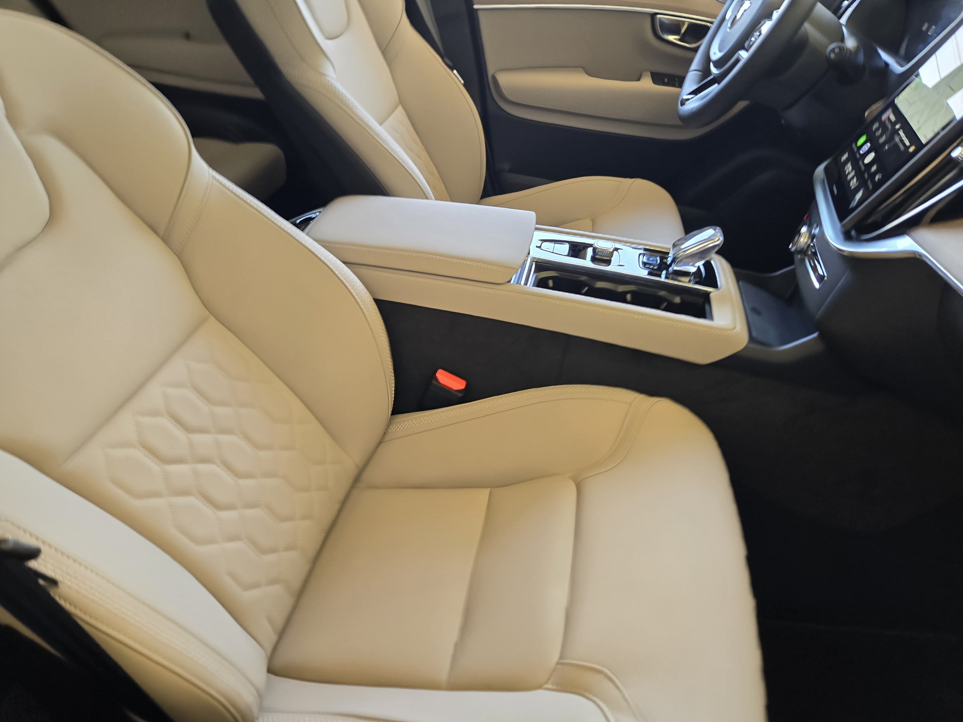 New 2026 Volvo XC90 B5 Core AWD/4WD image 11