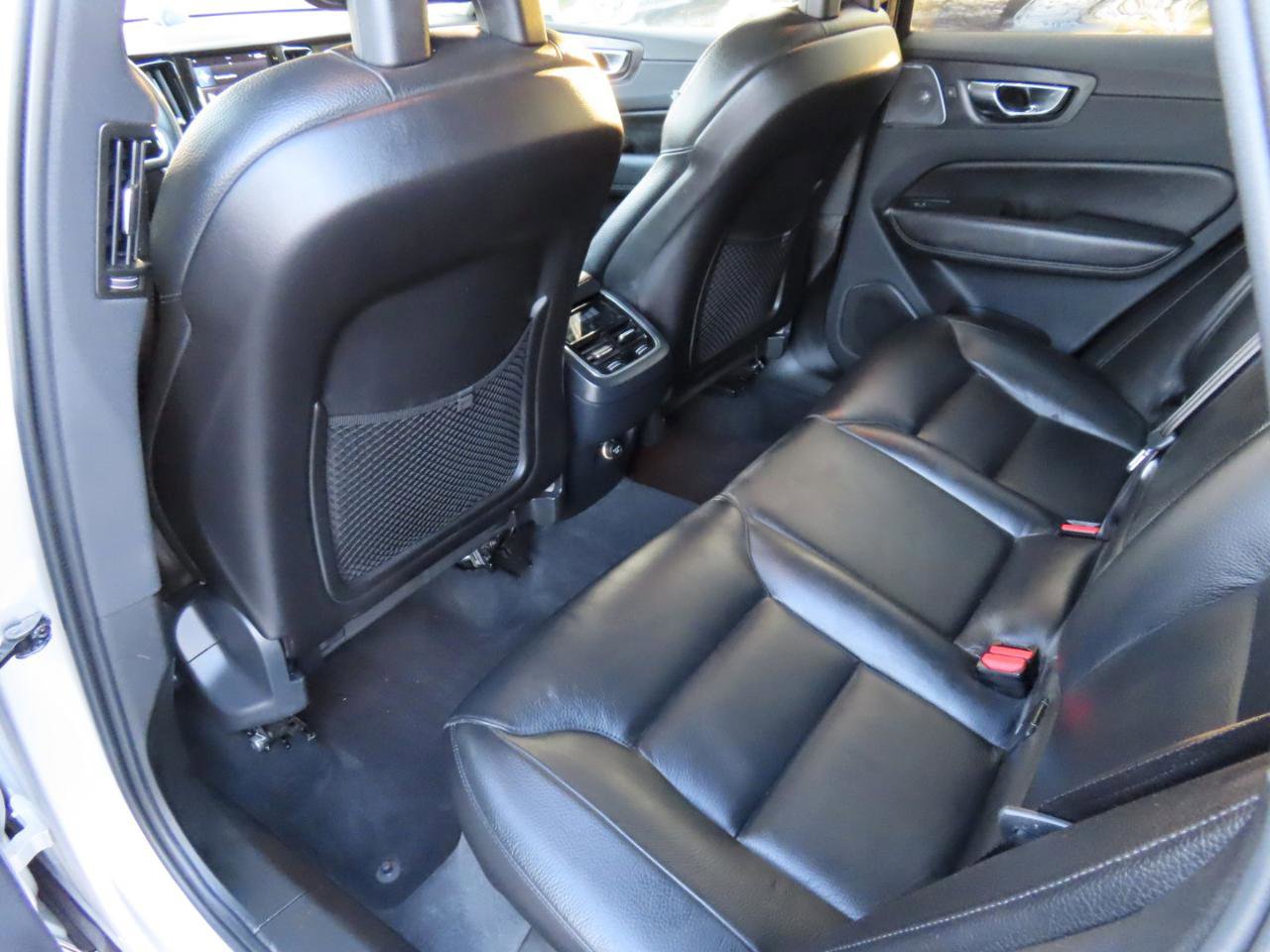 Used 2018 Volvo XC60 T6 Inscription w/ Convenience Package image 8