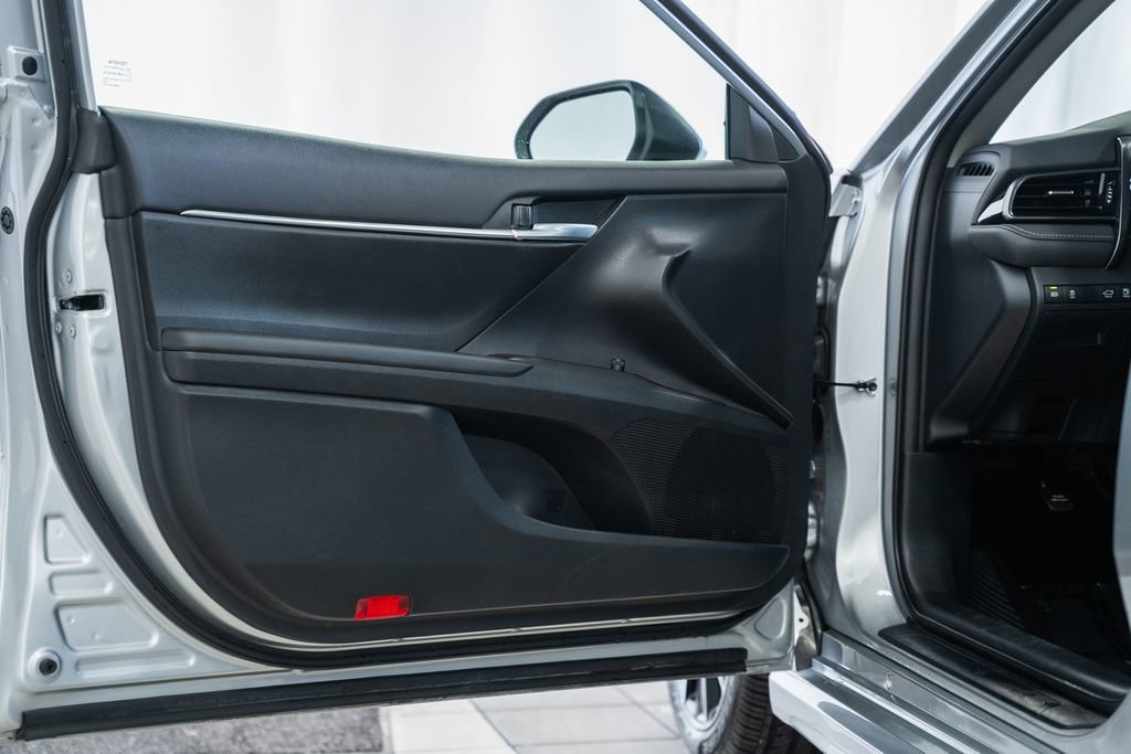 Used 2024 Toyota Camry SE image 32