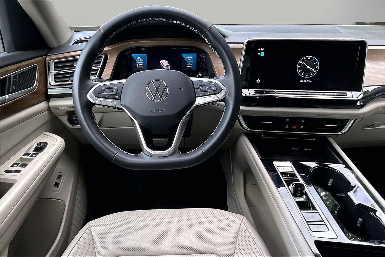 Used 2025 Volkswagen Atlas SE w/ Black Wheel Package AWD/4WD image 12