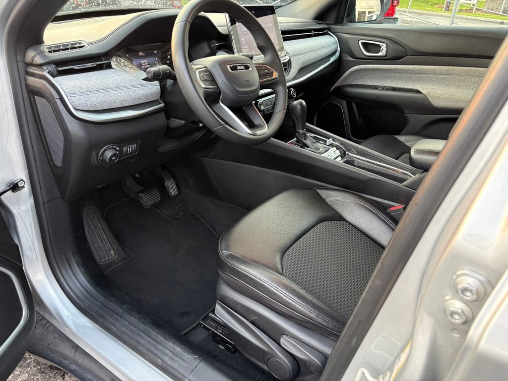 Used 2024 Jeep Compass Latitude AWD/4WD image 14