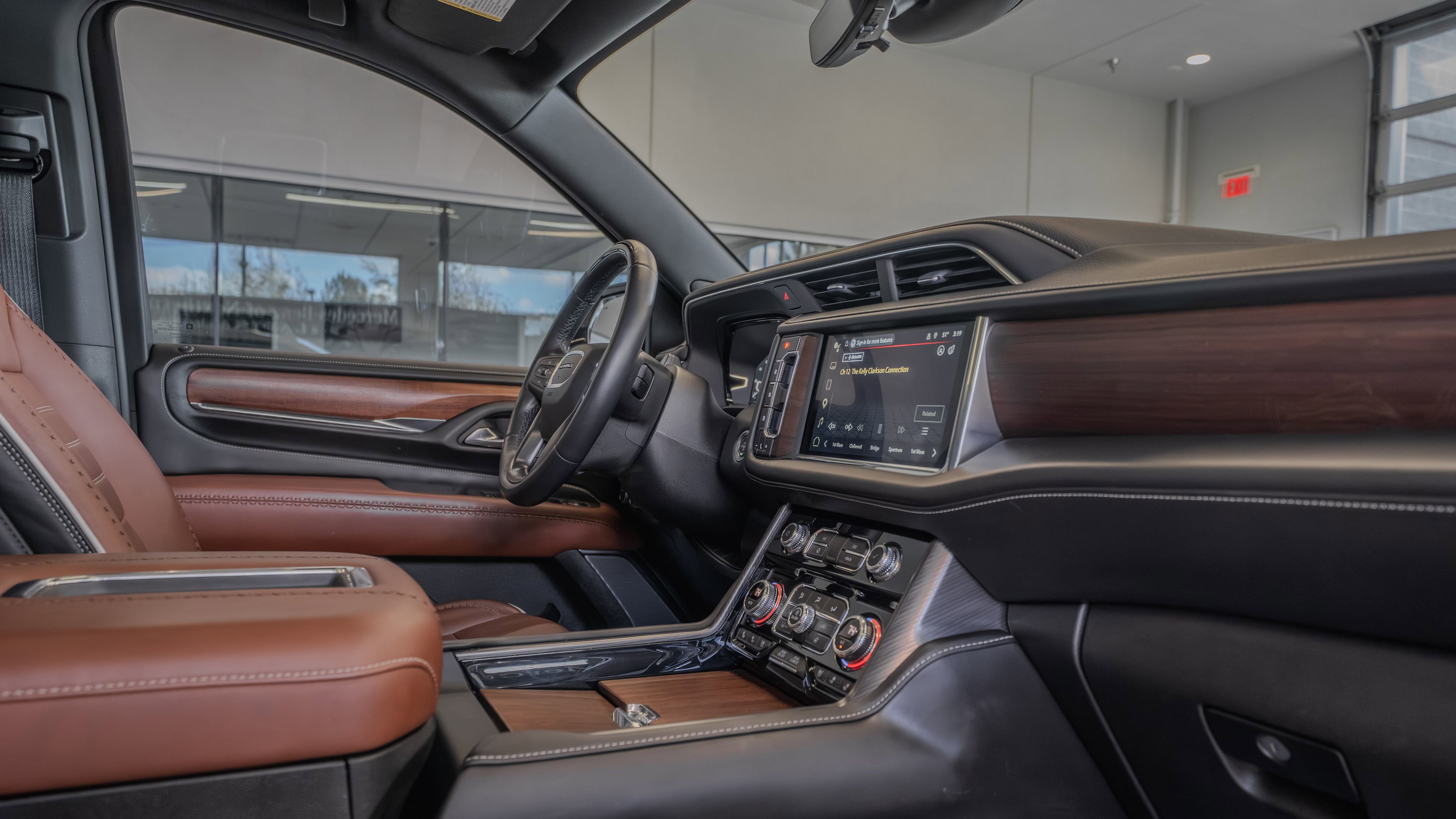 Used 2023 GMC Yukon Denali Ultimate image 18