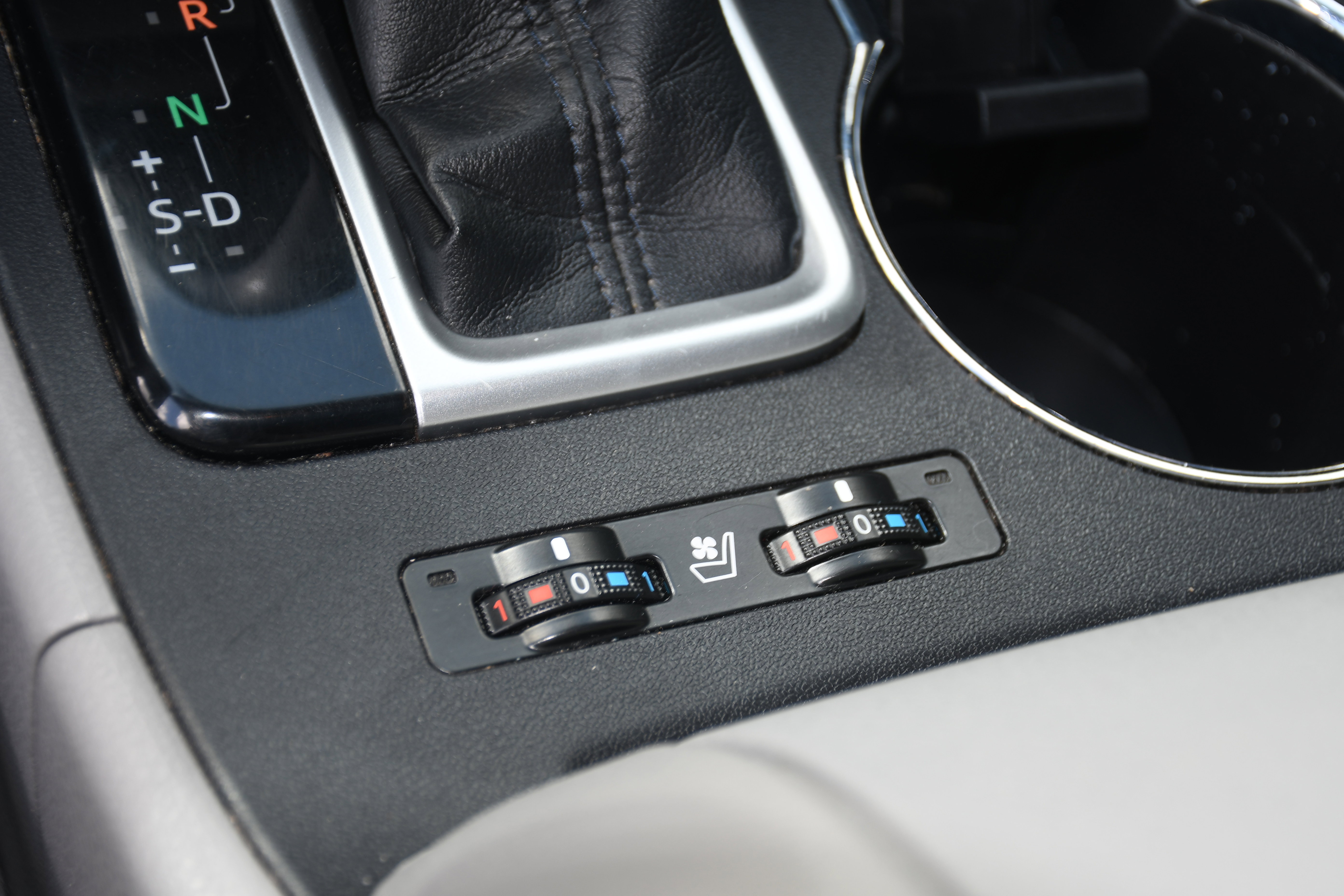 Used 2019 Toyota Highlander Limited FWD image 16