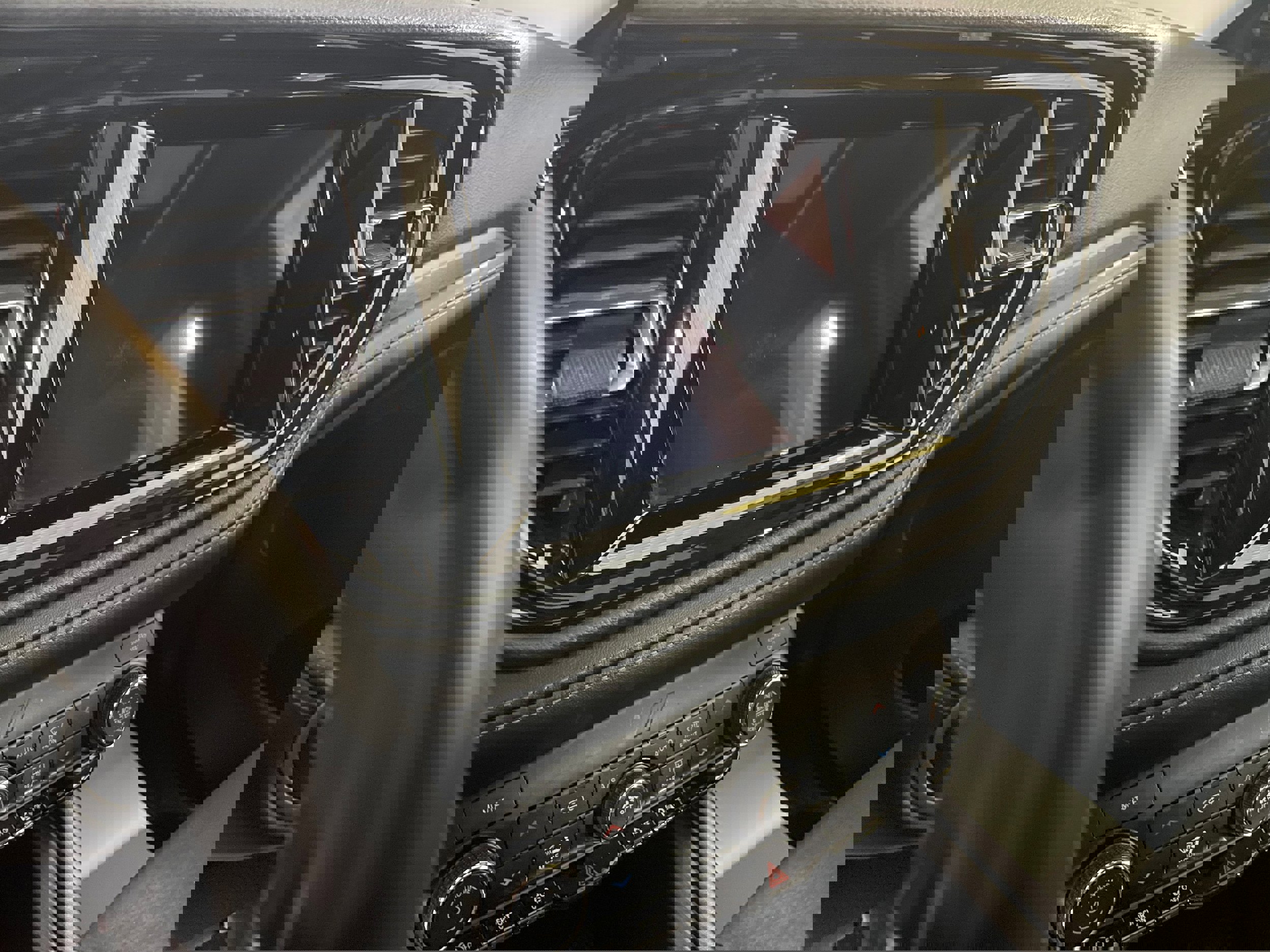 Used 2022 Dodge Durango SXT image 12