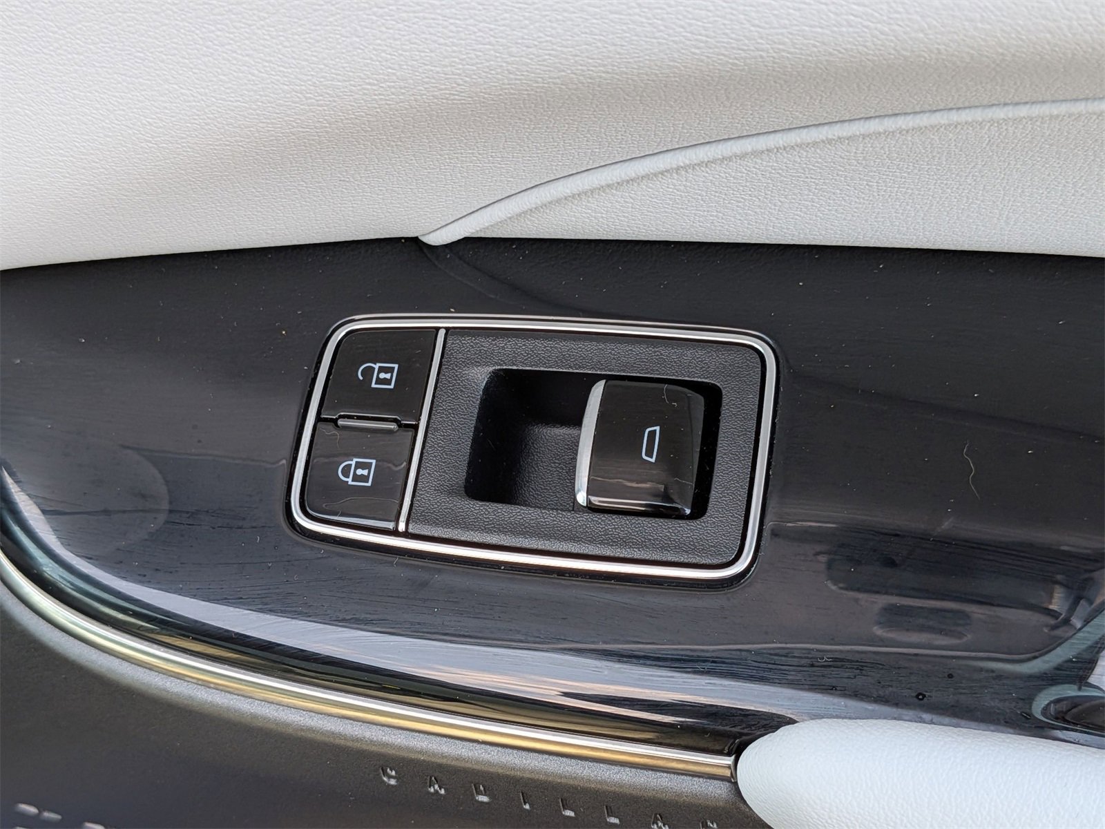 Used 2024 Cadillac Lyriq Luxury w/ LPO, Floor Liner Package image 37