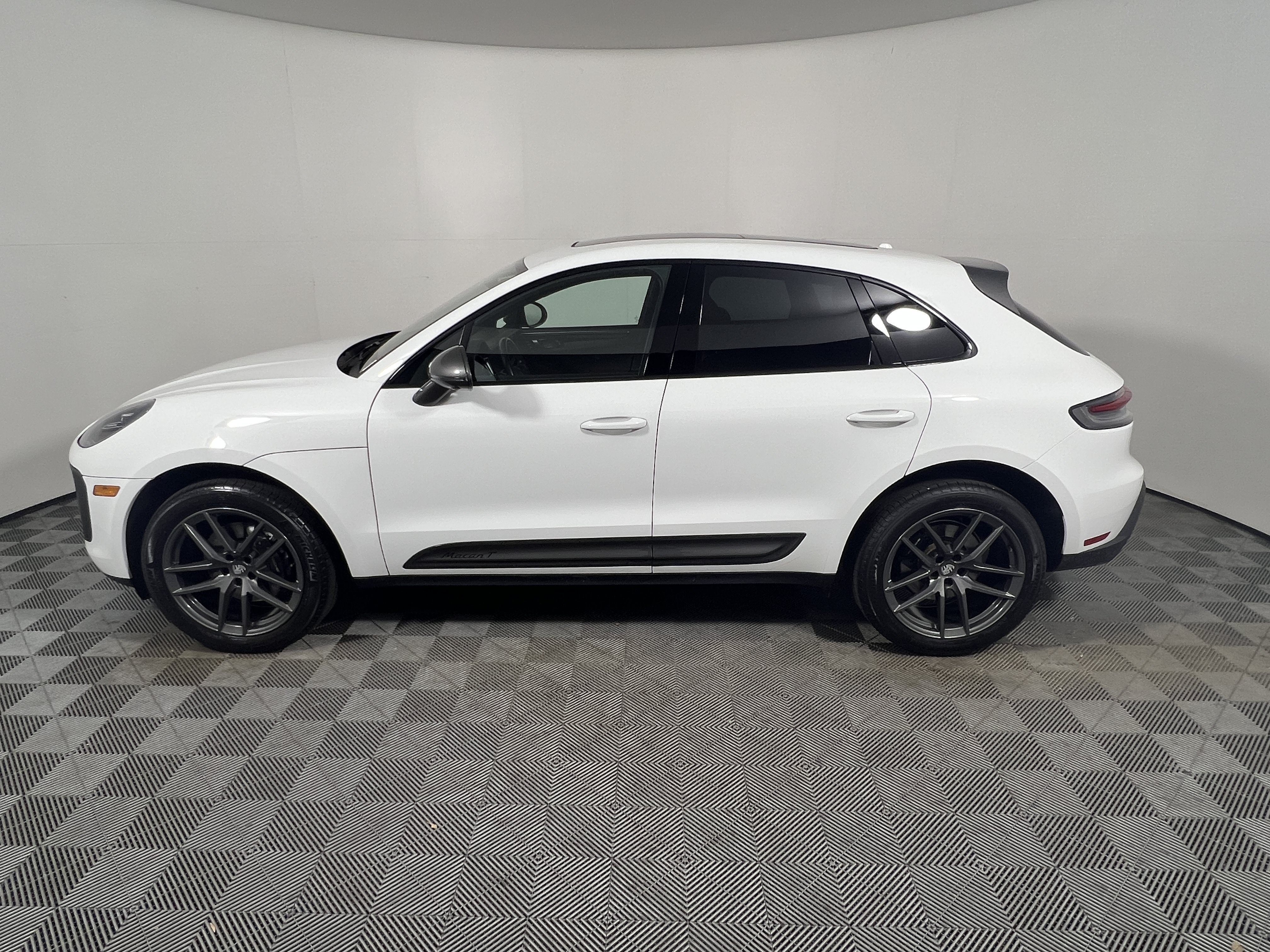 Certified 2024 Porsche Macan Turbo AWD/4WD image 2