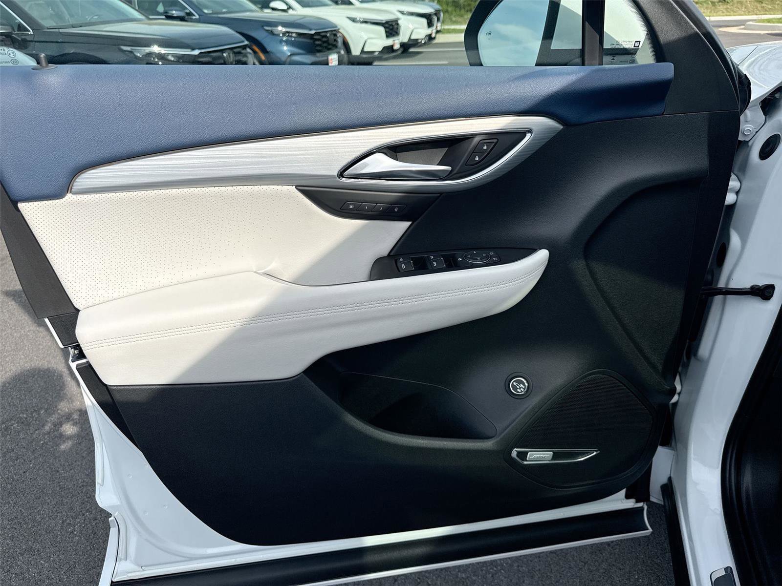 Used 2024 Buick Envision Avenir image 11