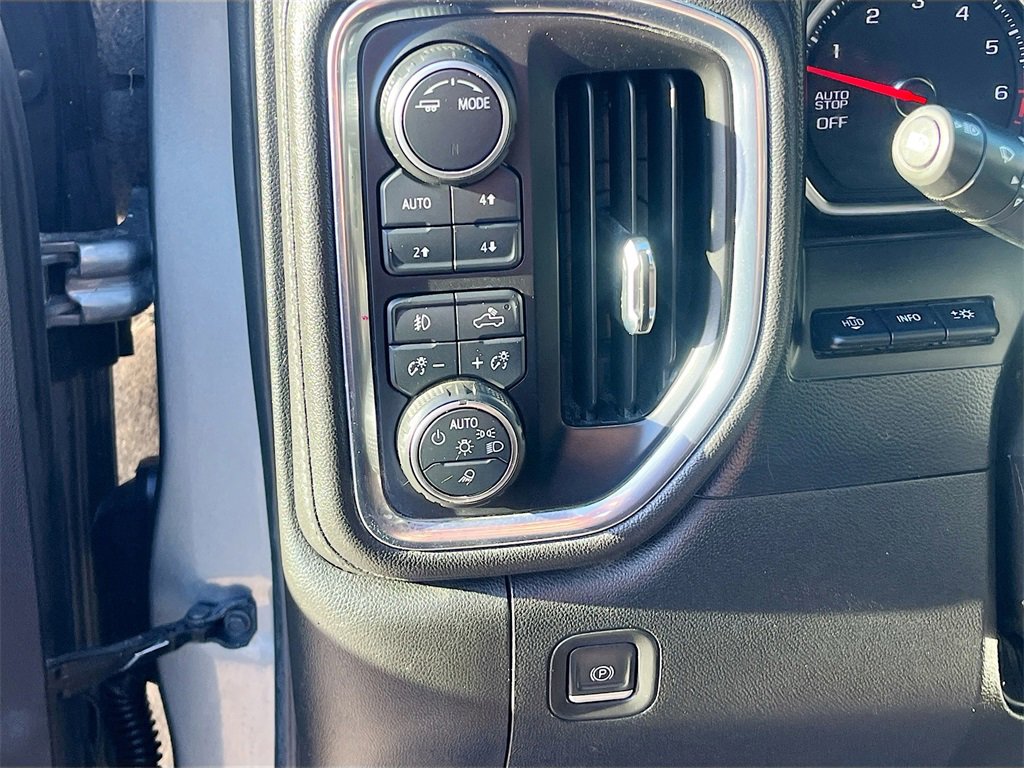 Used 2021 Chevrolet Silverado 1500 High Country w/ Technology Package image 10