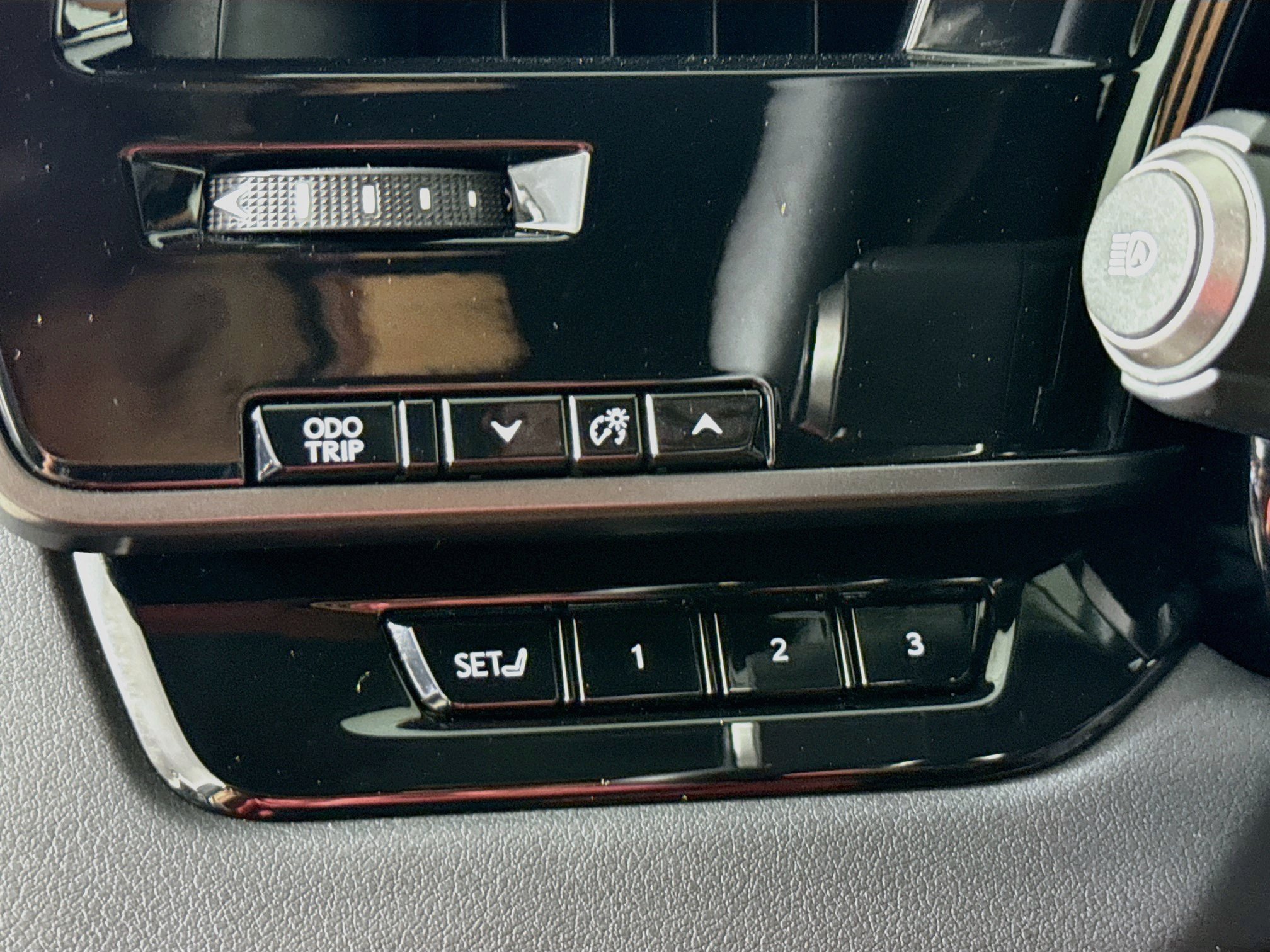Used 2024 Lexus RX 350 Premium w/ Accessory Package FWD image 9