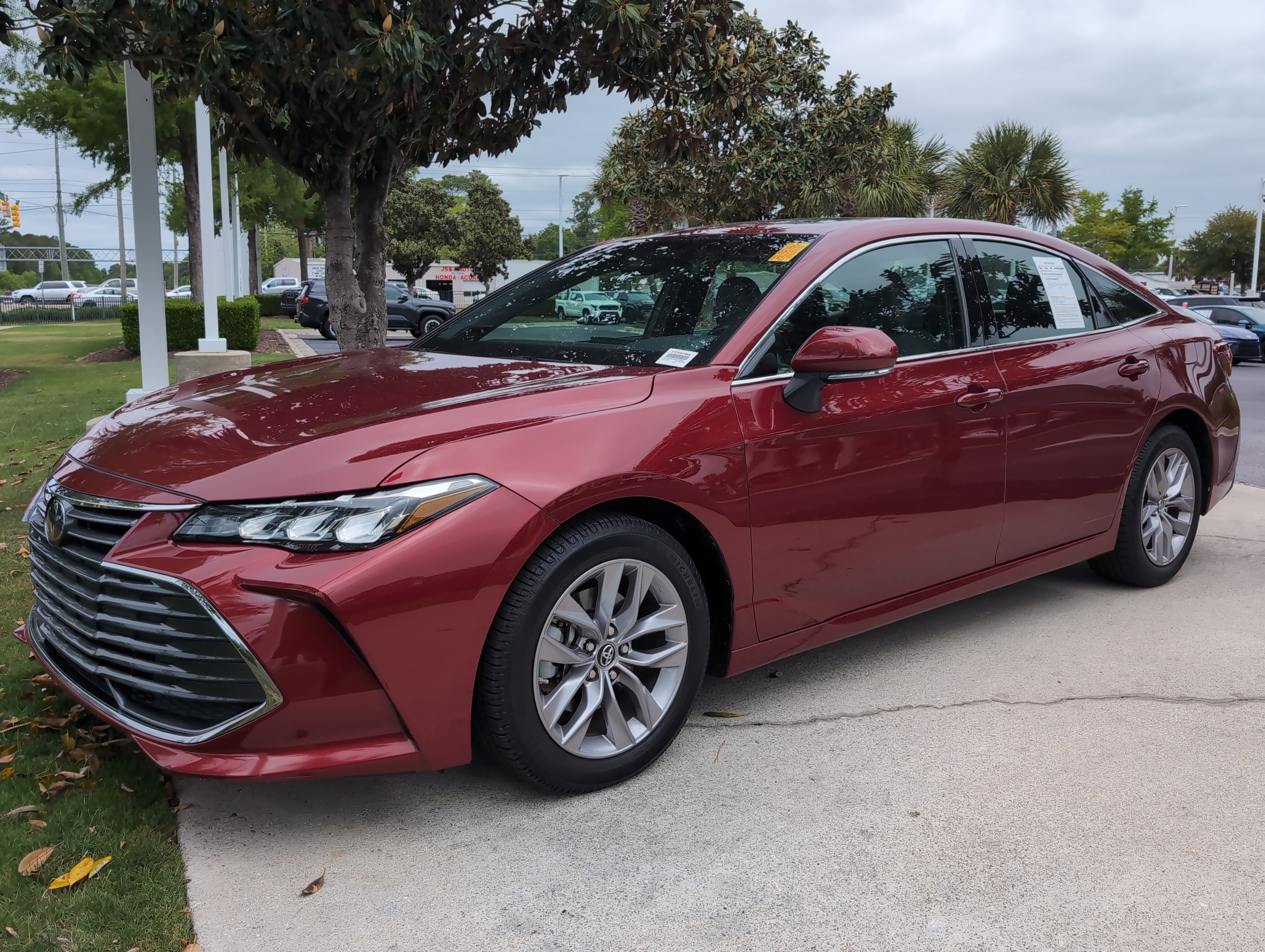 Used 2019 Toyota Avalon XLE w/ Moonroof Package FWD image 5