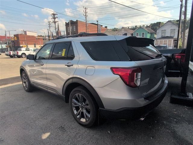 Used 2023 Ford Explorer XLT w/ Equipment Group 202A AWD/4WD image 2