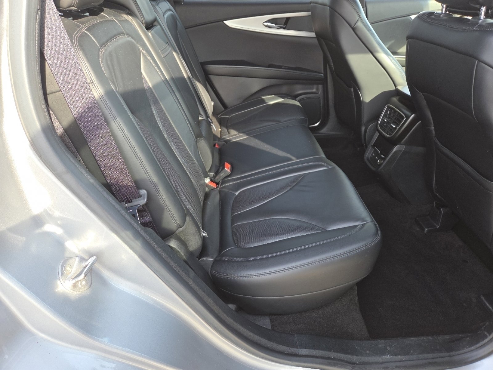 Used 2020 Lincoln Nautilus Premier w/ Equipment Group 101A image 21