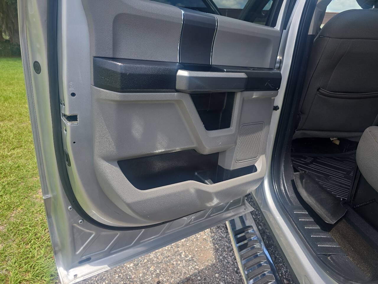 Used 2017 Ford F250 XLT w/ XLT Premium Package AWD/4WD image 18