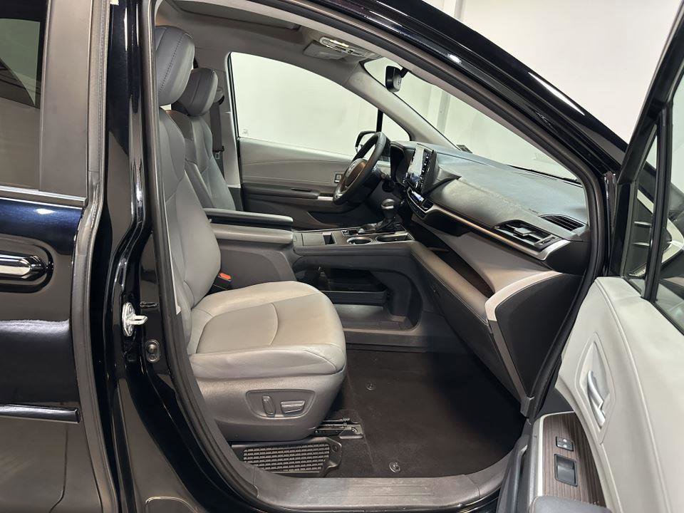Certified 2021 Toyota Sienna XLE image 37