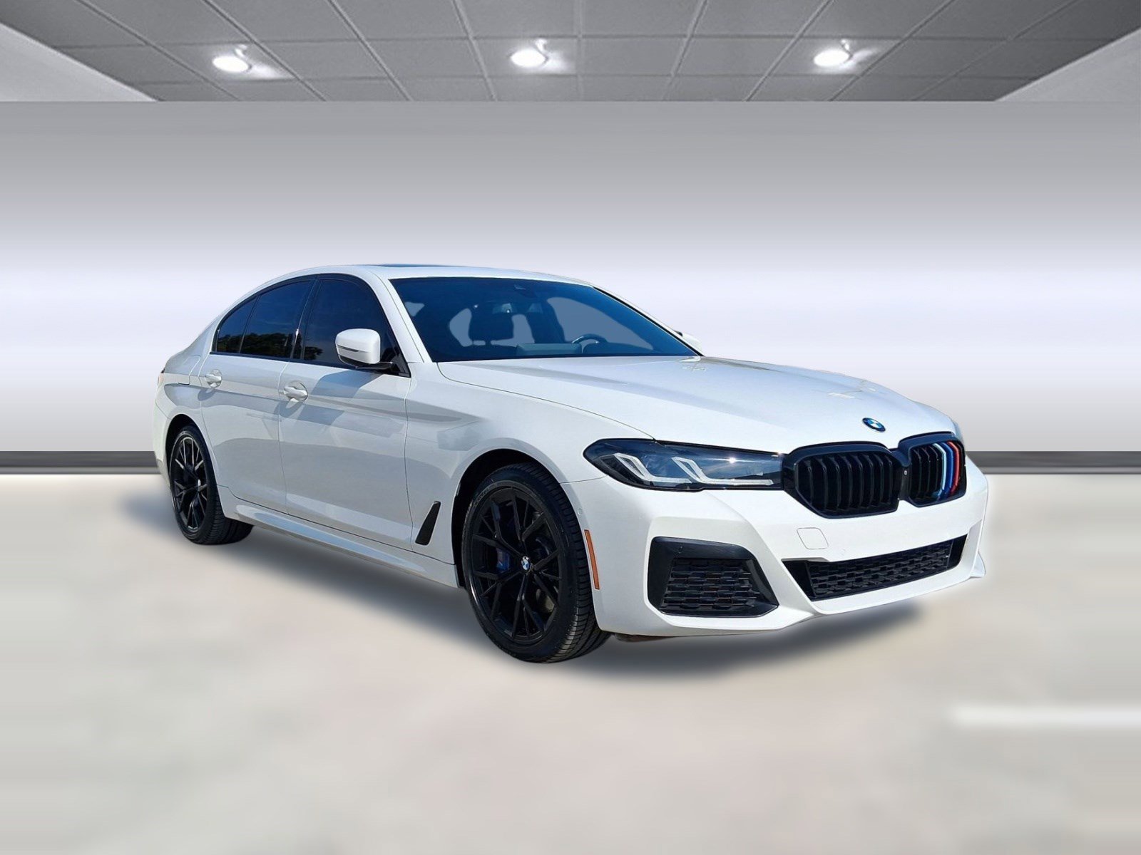 Used 2021 BMW 530e w/ M Sport Package image 6