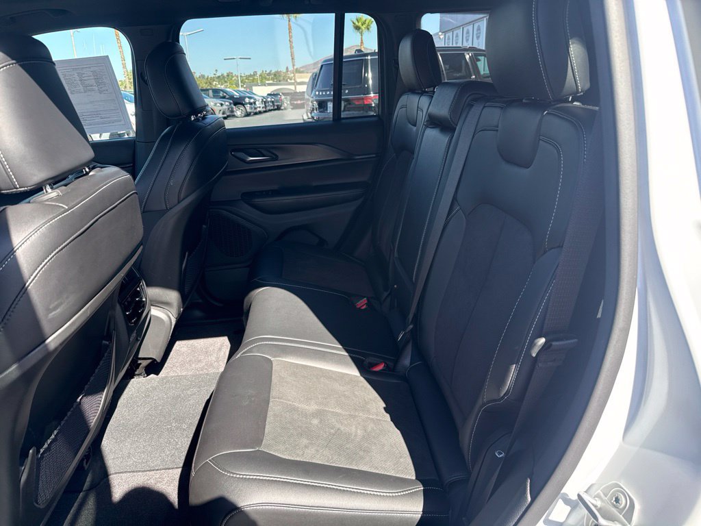 Certified 2025 Jeep Grand Cherokee Altitude AWD/4WD image 17