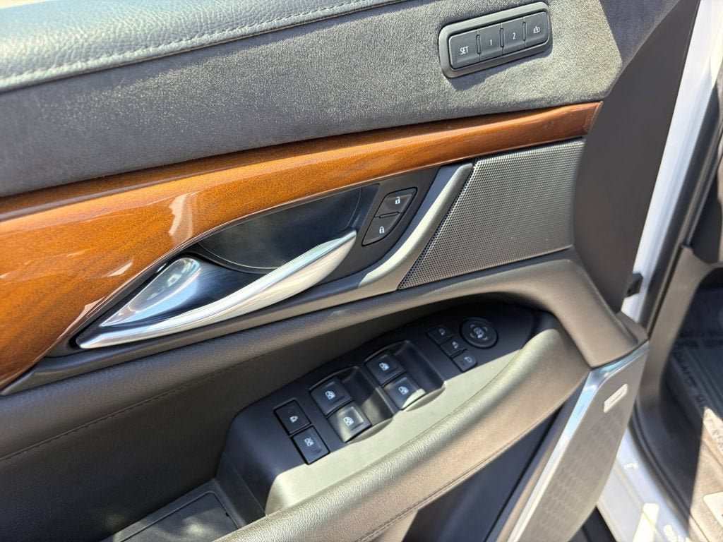 Certified 2020 Cadillac Escalade Luxury RWD image 11