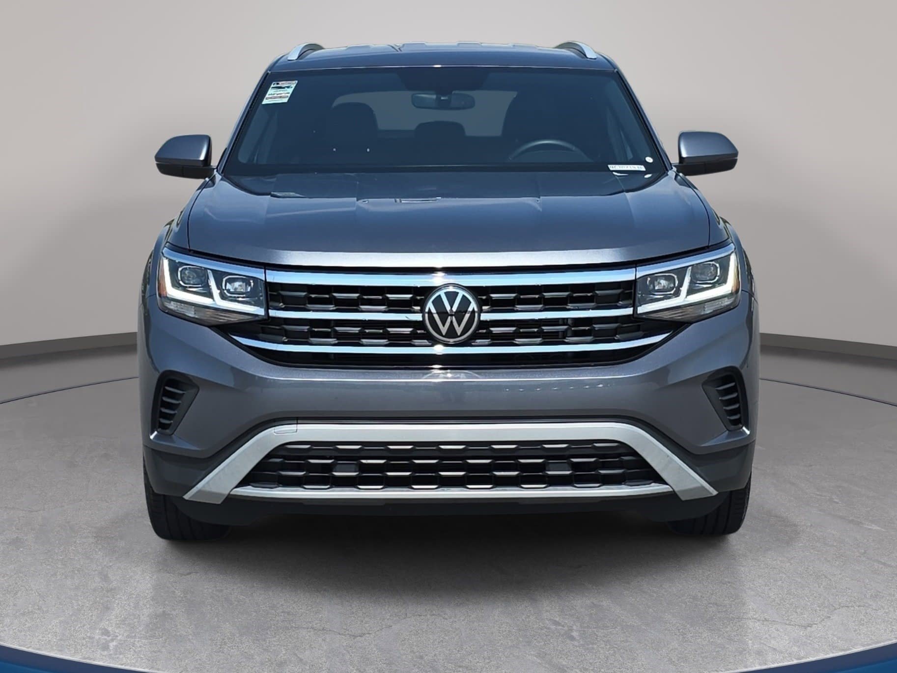 Used 2022 Volkswagen Atlas Cross Sport SE AWD/4WD image 2