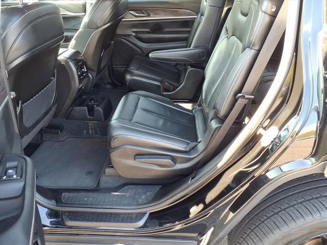 Used 2023 Jeep Grand Cherokee L Limited w/ Black Appearance Package image 14