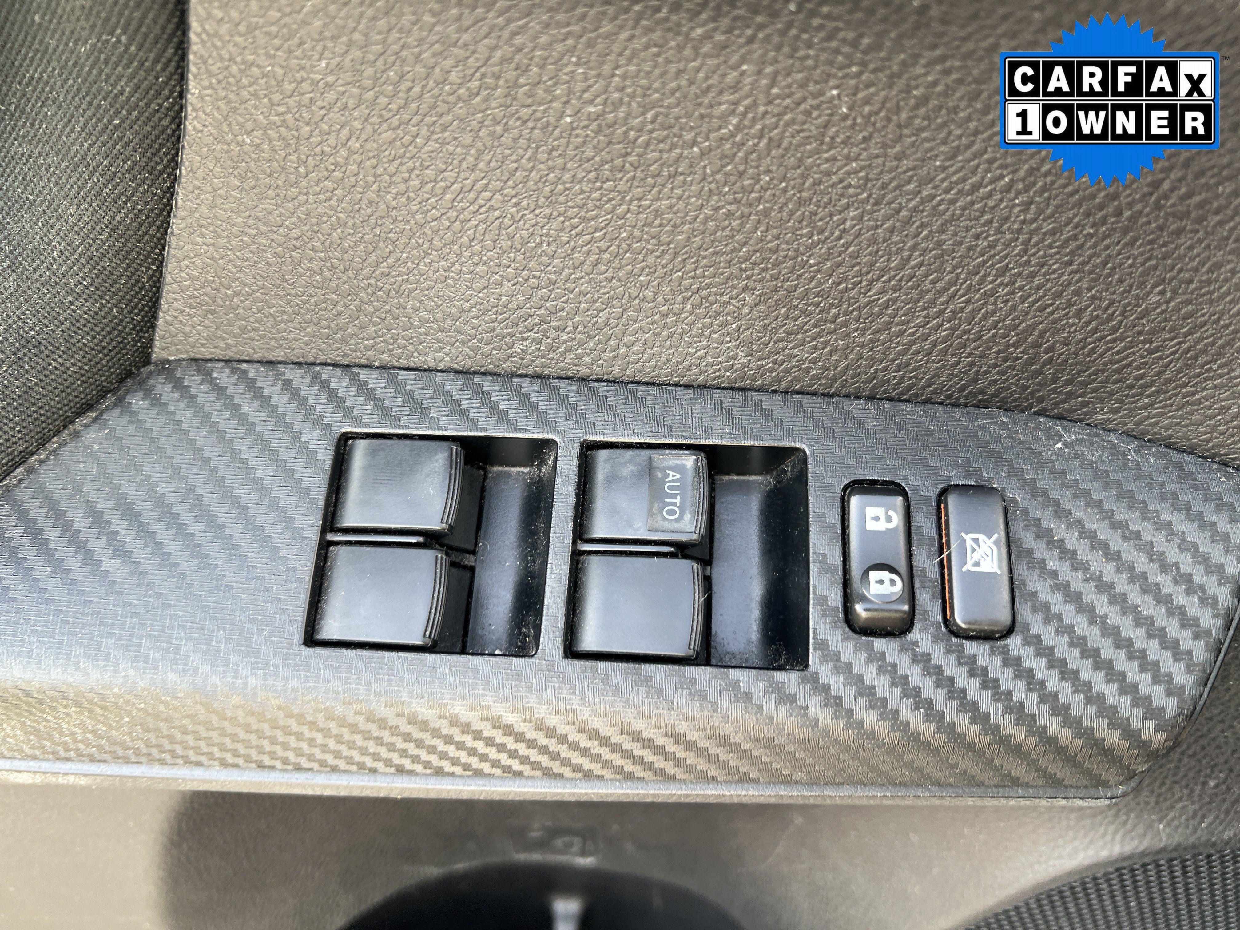 Used 2015 Toyota RAV4 LE AWD/4WD image 10