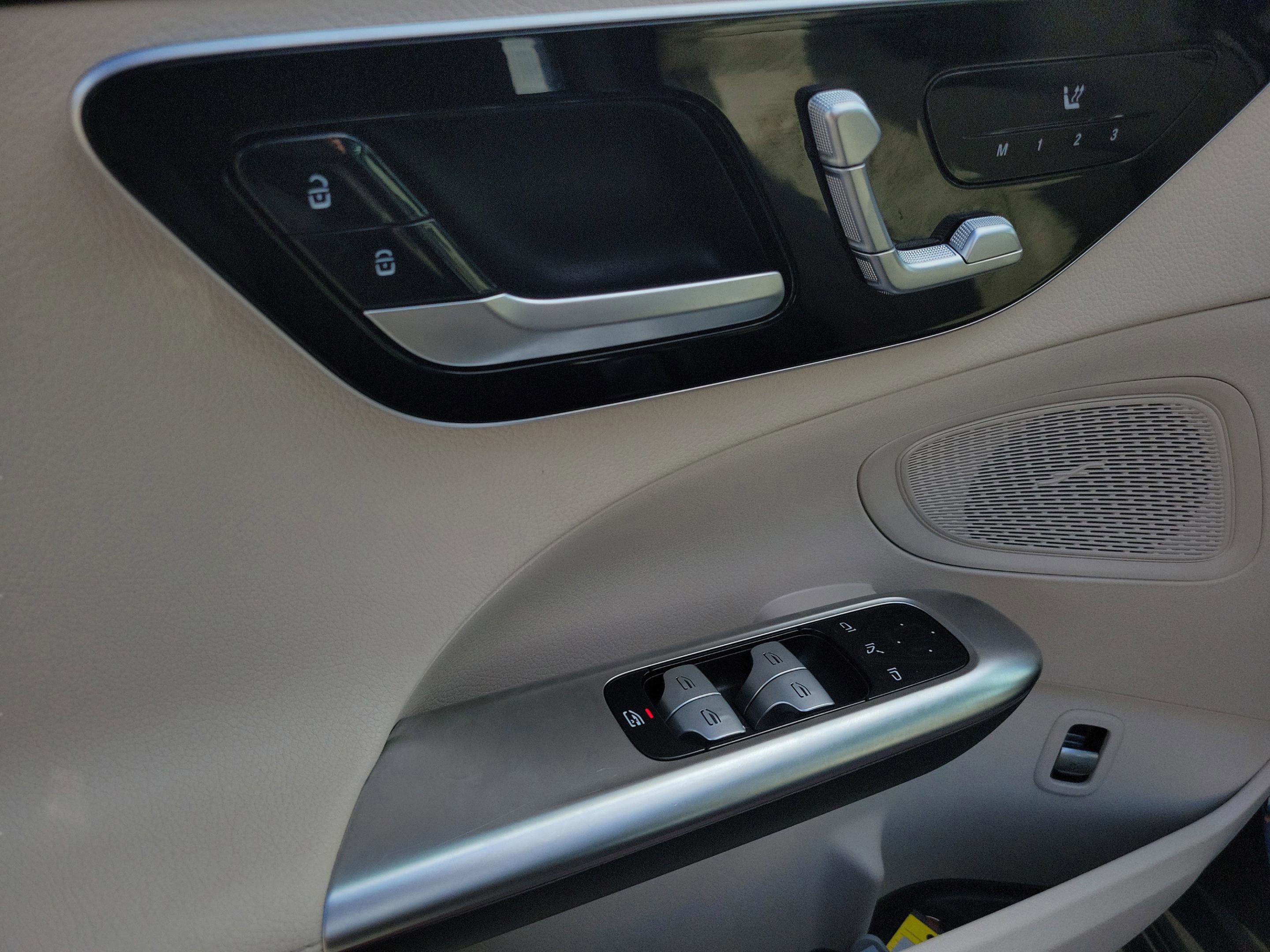 Certified 2023 Mercedes-Benz C 300 Sedan w/ Exclusive Trim Package image 15