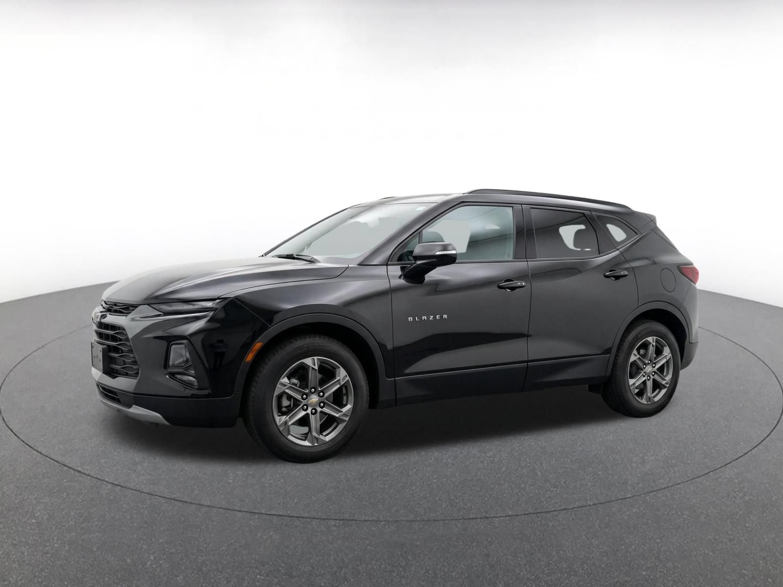 Used 2025 Chevrolet Blazer LT FWD image 3