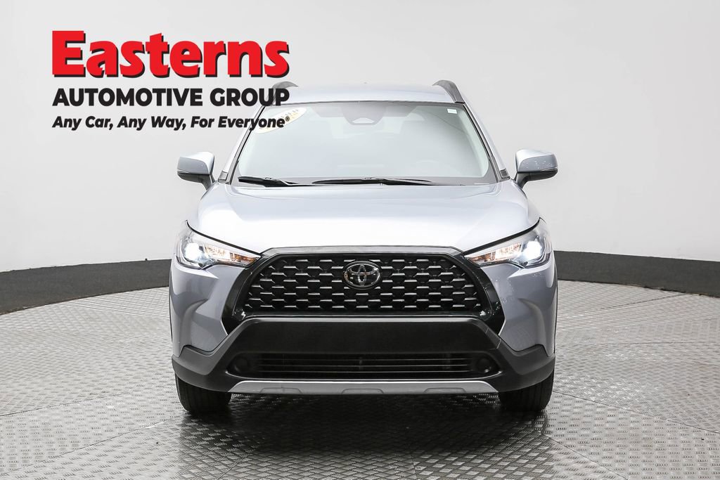 Used 2024 Toyota Corolla Cross LE image 2
