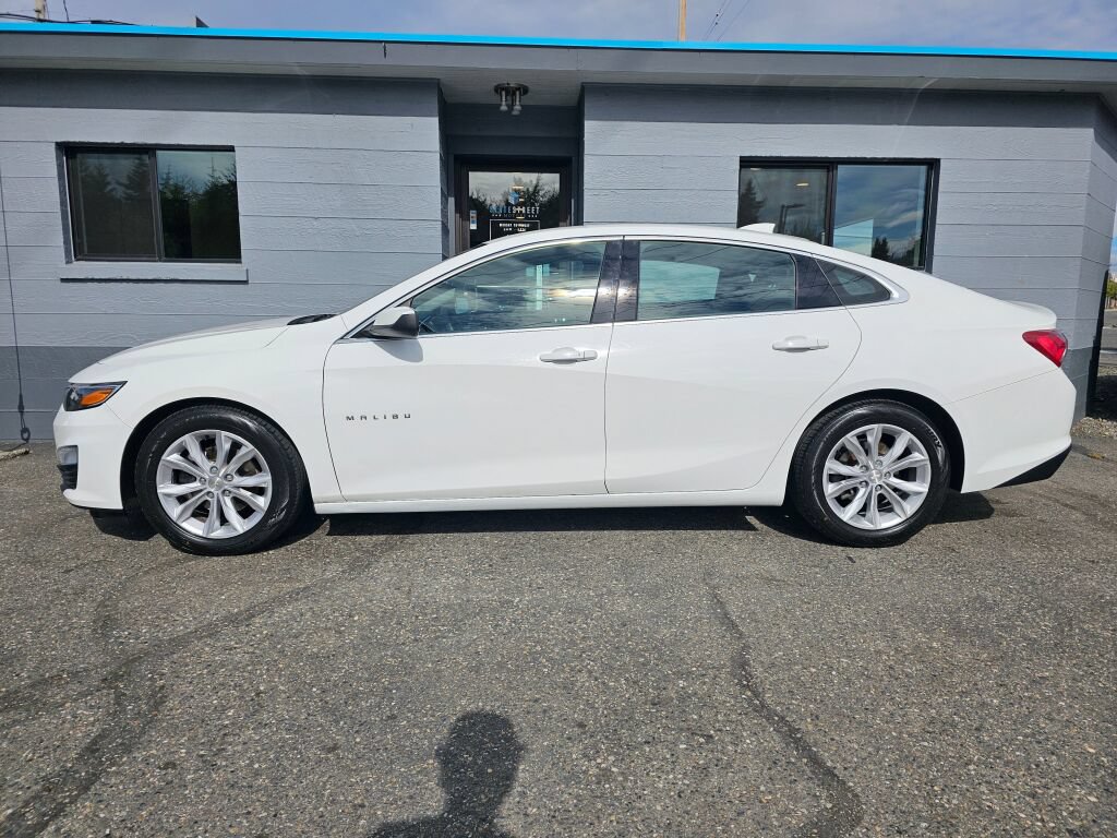 Used 2019 Chevrolet Malibu LT FWD image 2
