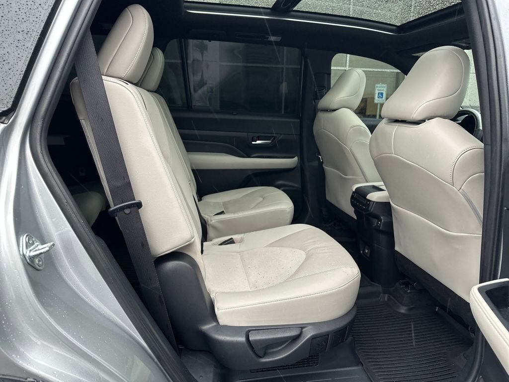 Used 2024 Toyota Grand Highlander AWD Hybrid image 17