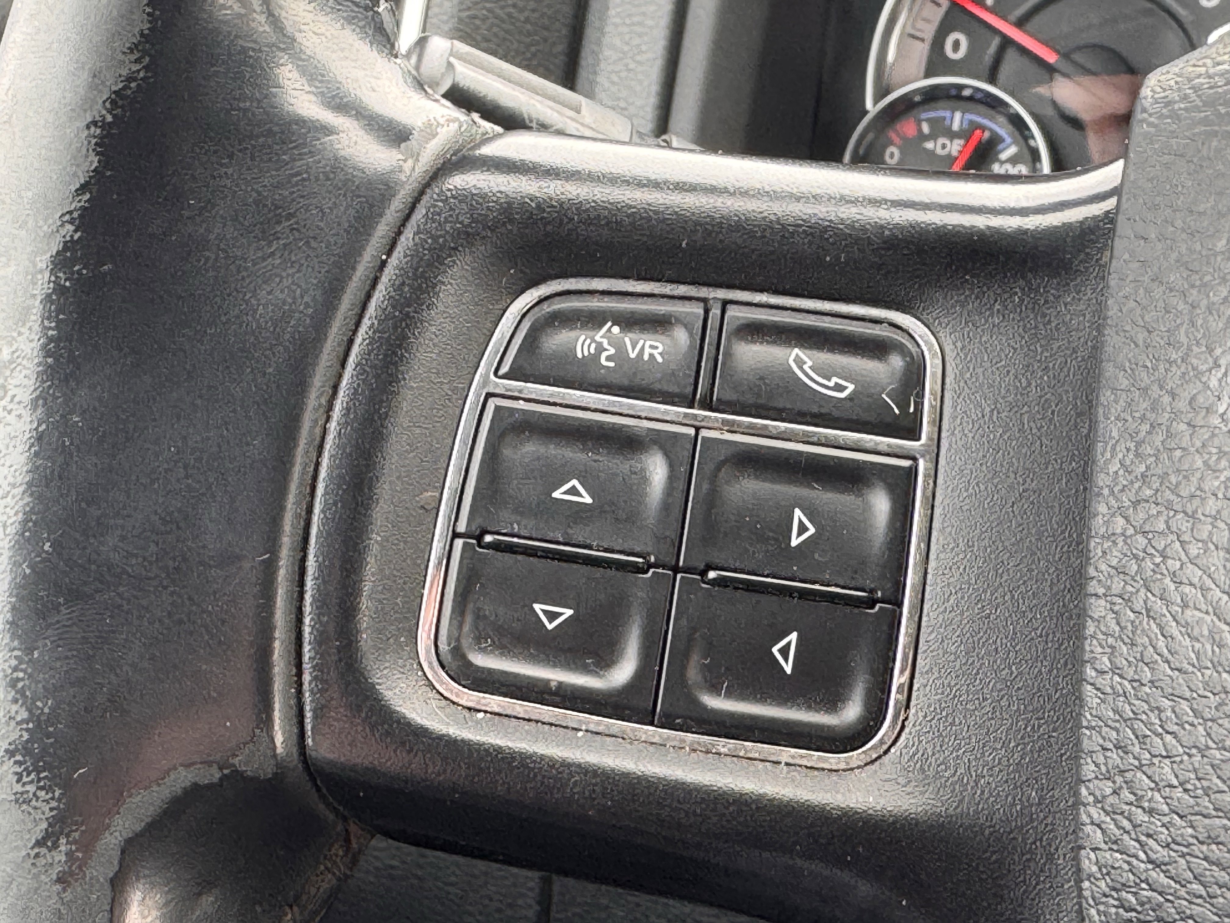 Used 2016 RAM 2500 SLT w/ Luxury Group image 5