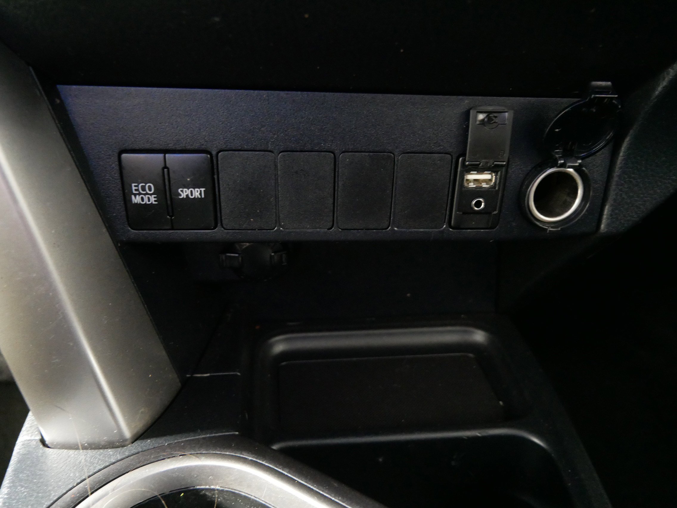Used 2018 Toyota RAV4 XLE AWD/4WD image 29