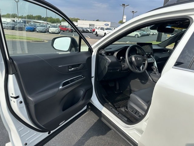 Used 2023 Toyota Venza Nightshade image 5