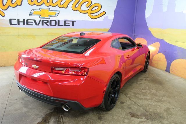 Used 2018 Chevrolet Camaro LT RWD image 5