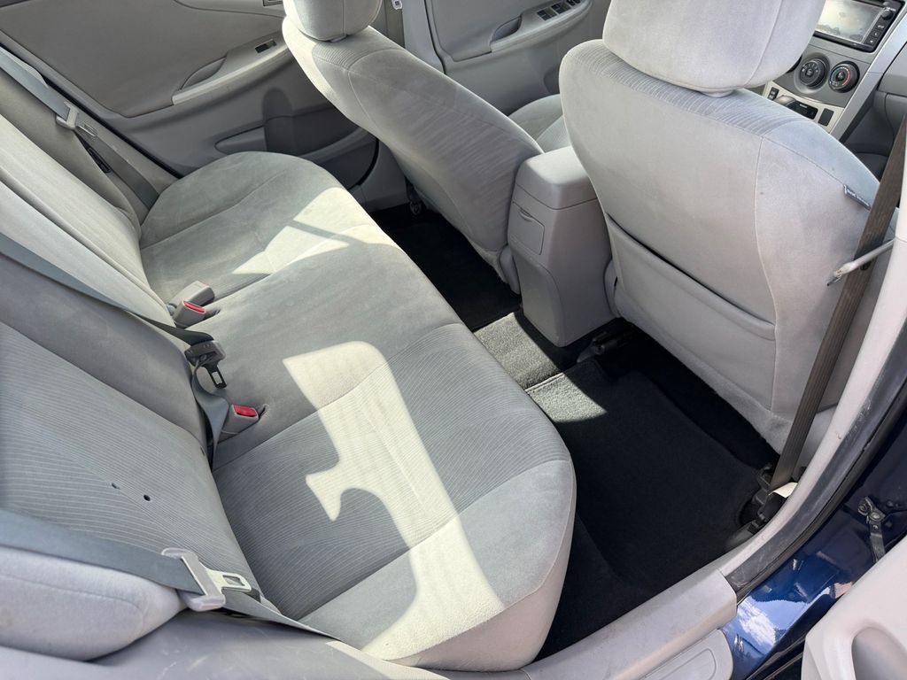 Used 2013 Toyota Corolla LE FWD image 17