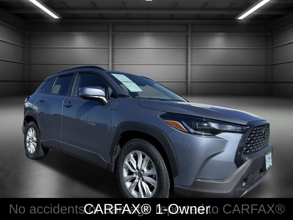 Used 2022 Toyota Corolla Cross LE image 2