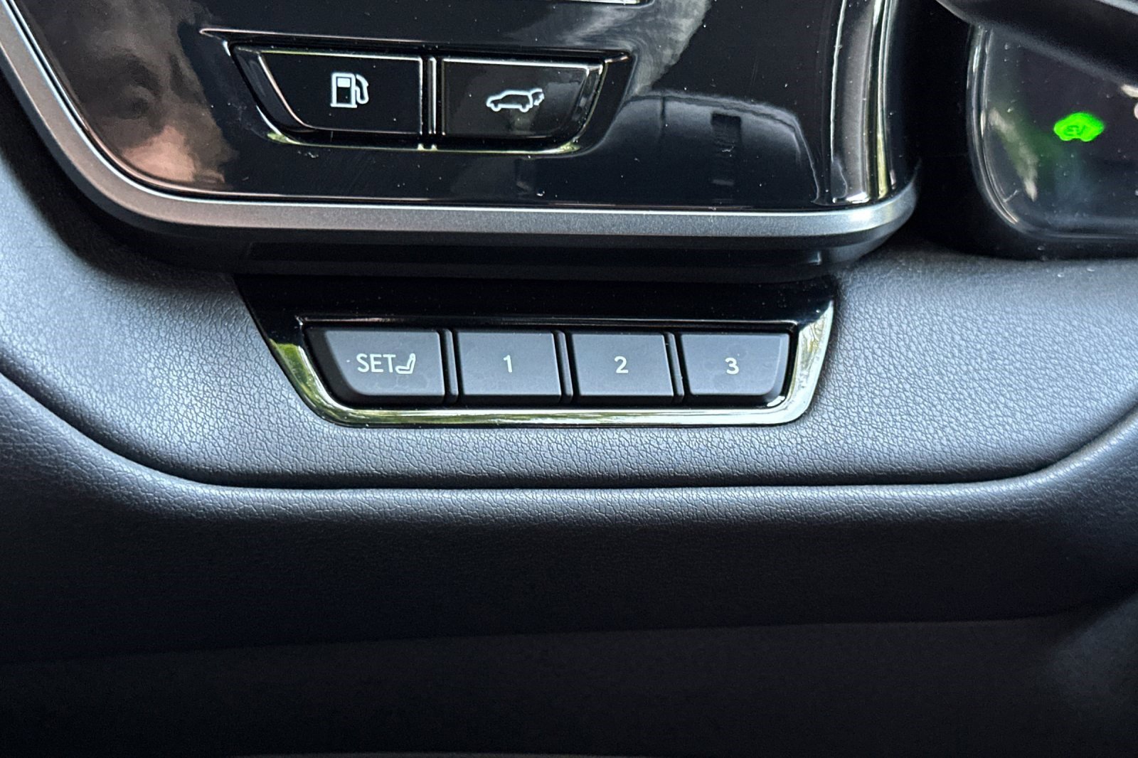 Certified 2025 Lexus TX 500h AWD w/ Technology Package image 39