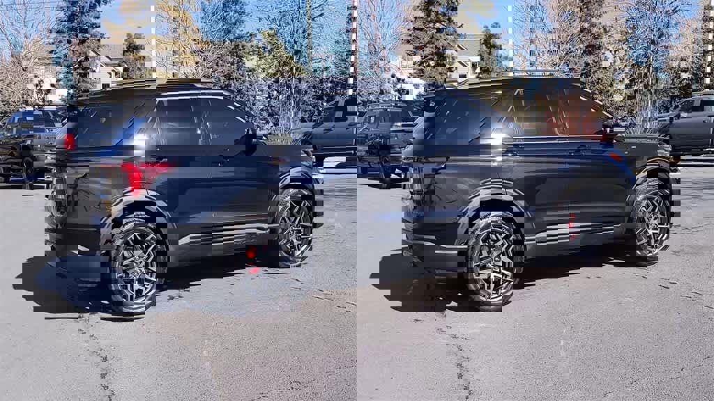 Used 2025 Ford Explorer ST-Line w/ Premium Package image 9