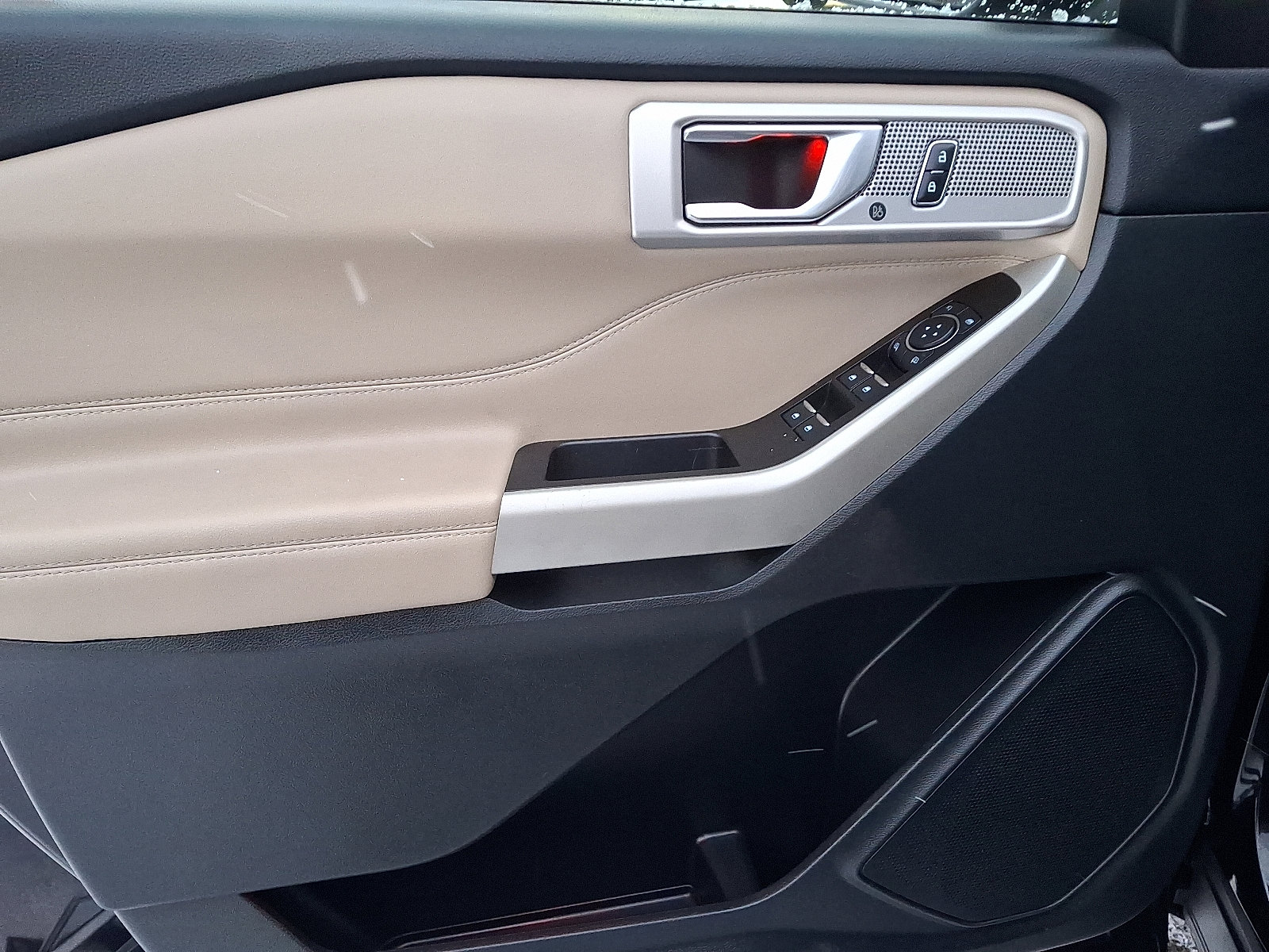 Used 2022 Ford Explorer Limited image 12