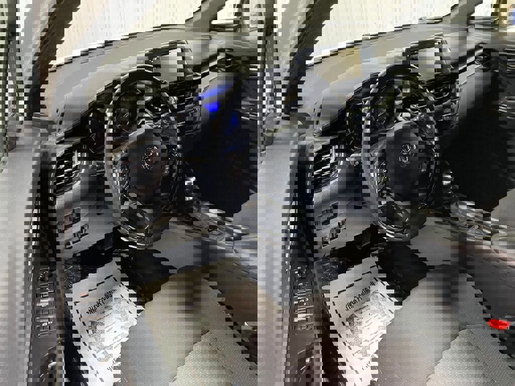 Used 2018 Toyota C-HR XLE image 6