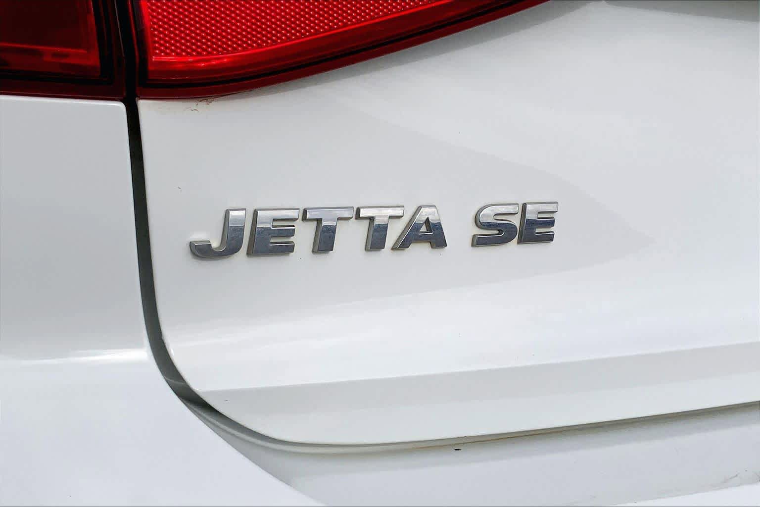 Used 2015 Volkswagen Jetta SE FWD image 29