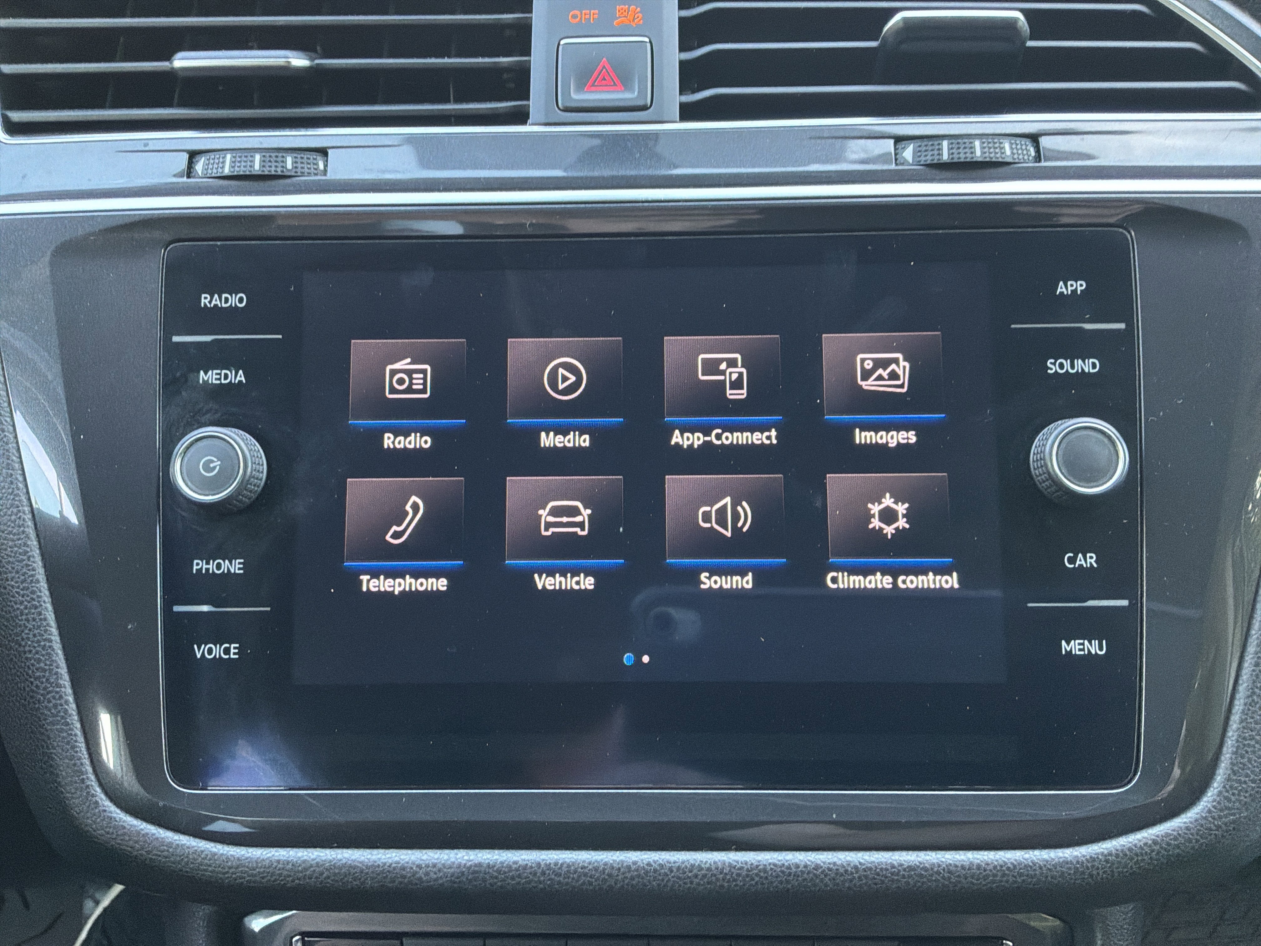 Used 2018 Volkswagen Tiguan SE AWD/4WD image 24